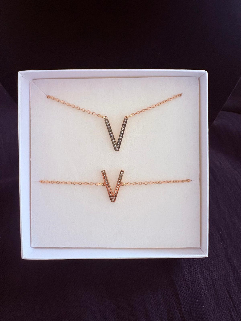 Collier et bracelet V