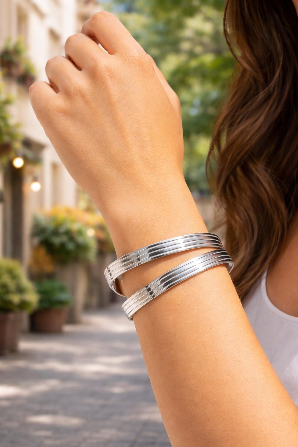 Bracelet Manchette Élégance Minimaliste