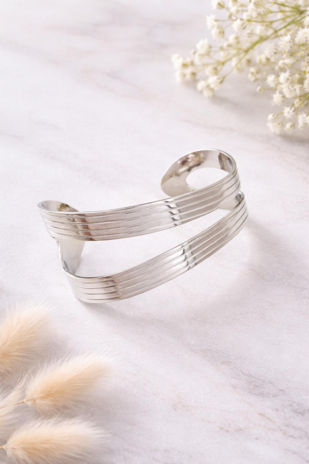 Bracelet Manchette Élégance Minimaliste