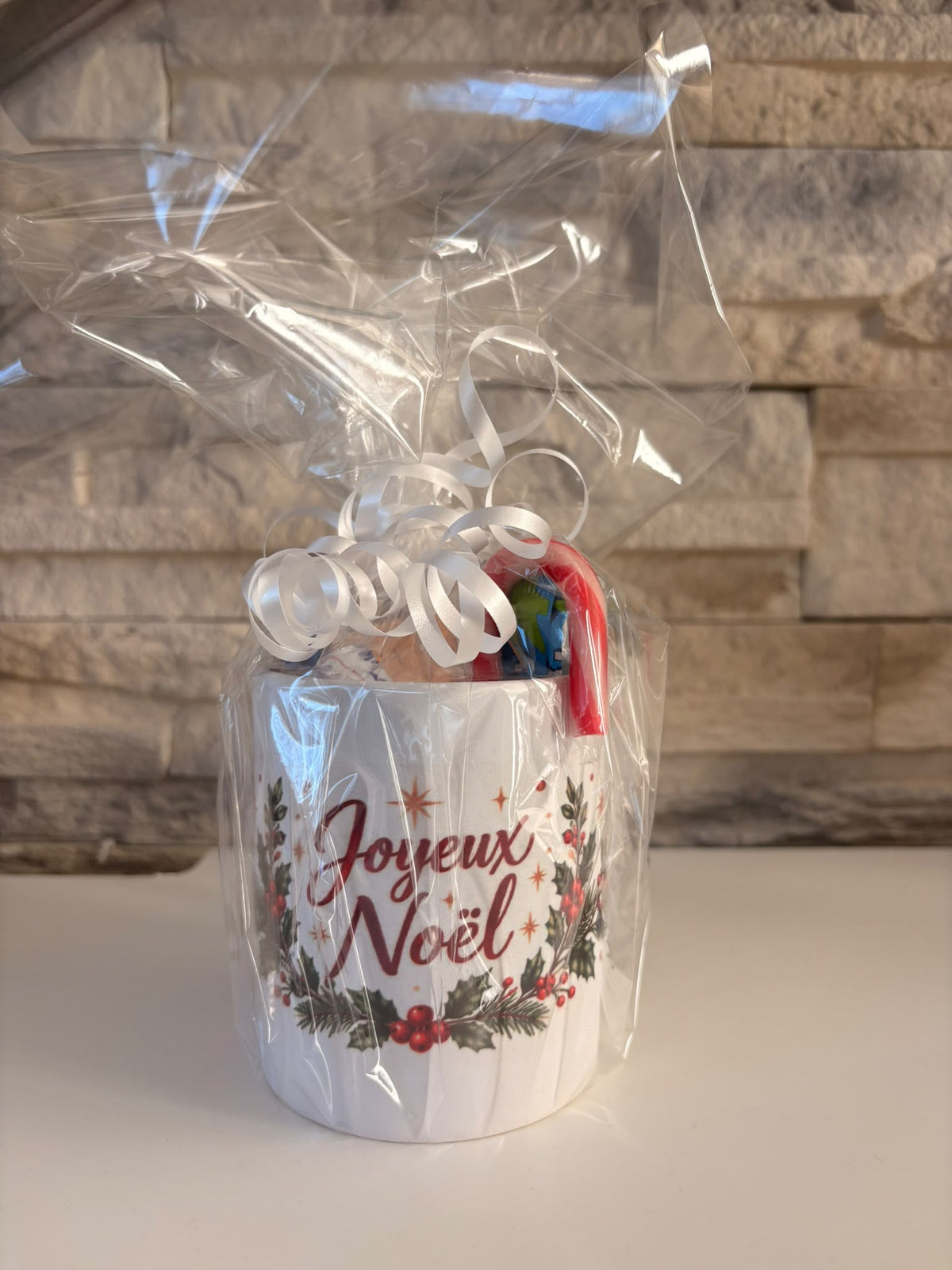 Tasse de Noël « Joyeux Noël »  Garnie de chocolats